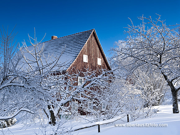 Foto von Peter Hennig PIXELWERKSTATT Umgebindehaus in Oybin im Winter